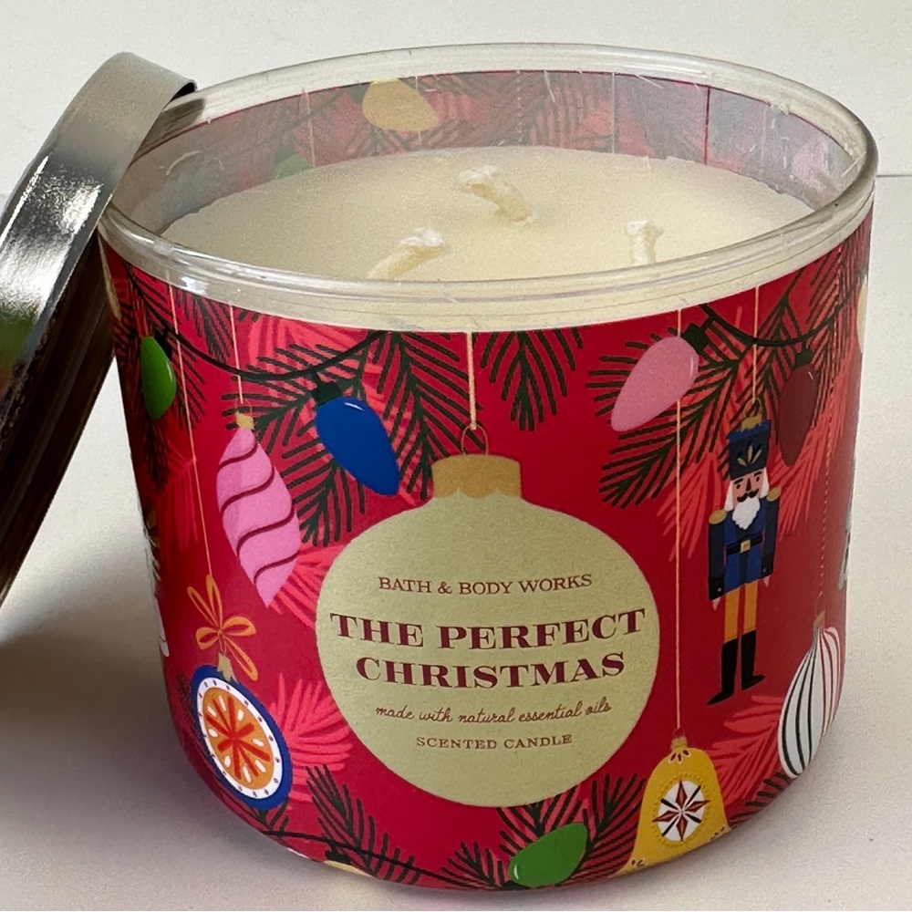 THE PERFECT CHRISTMAS  Bath & Body Works White Barn 3-Wick Scented Candle